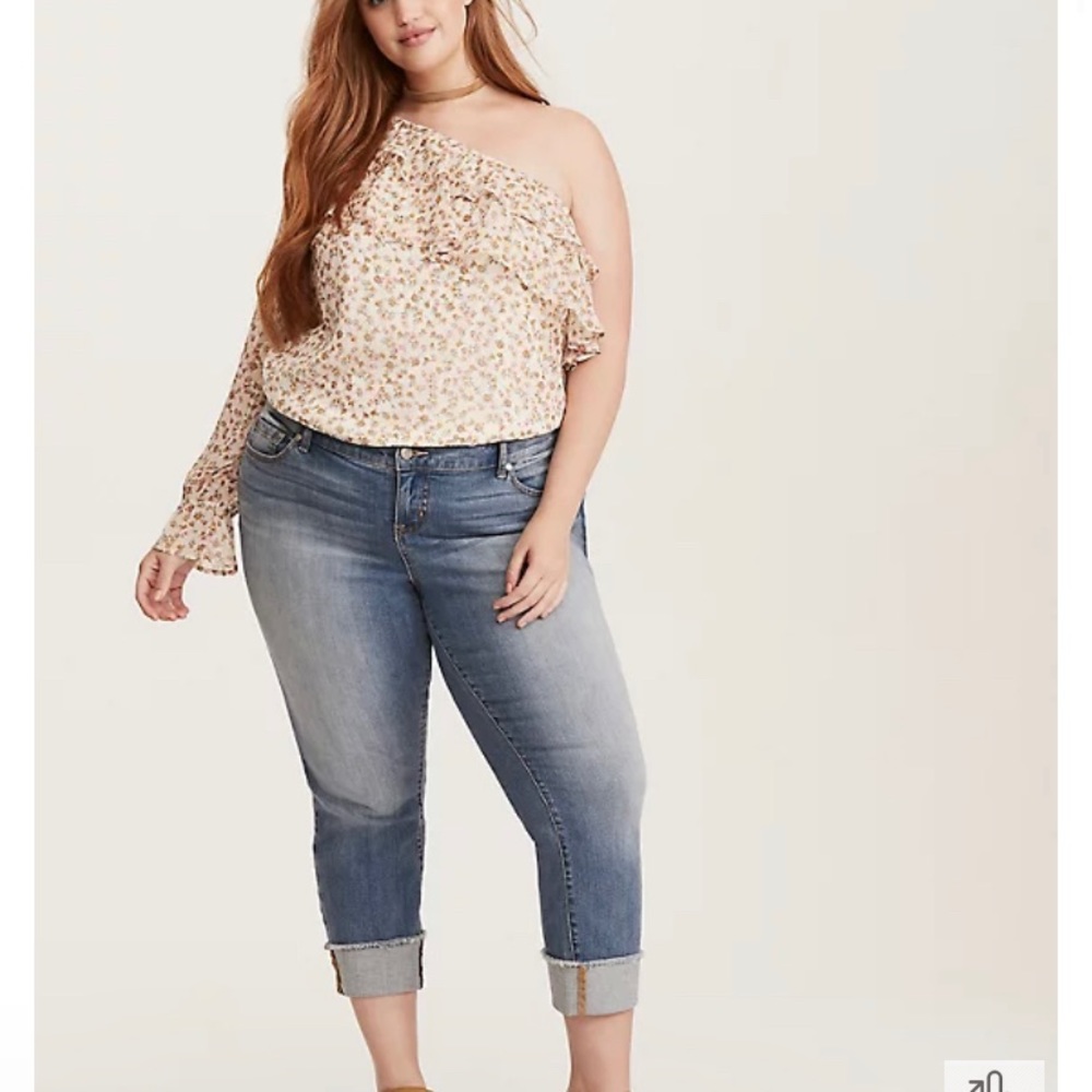 Torrid Size 4 FLORAL PRINT CHIFFON RUFFLED ONE SHOULDER TOP